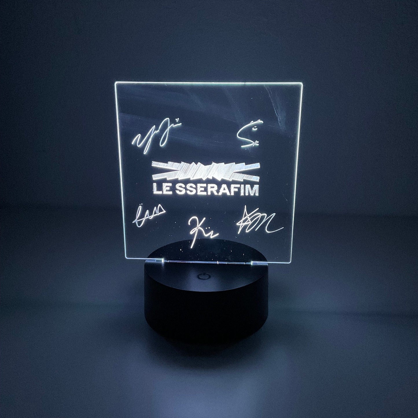 LE SSERAFIM Logo LED Night Light