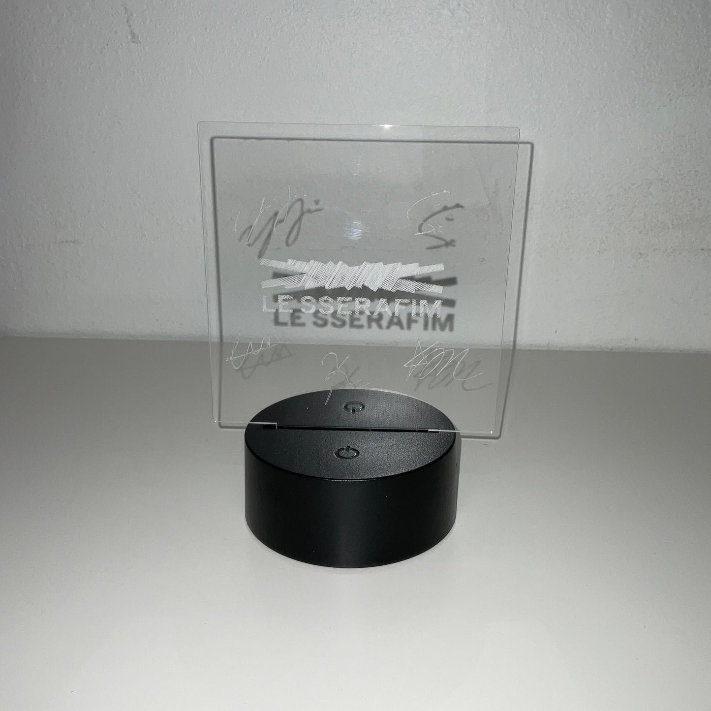 LE SSERAFIM Logo LED Night Light